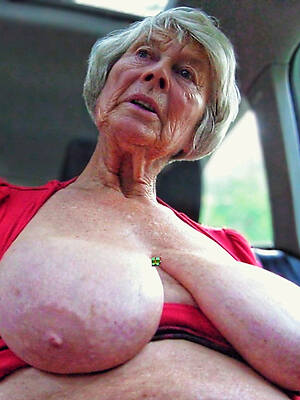 saggy mature tits in sex photos