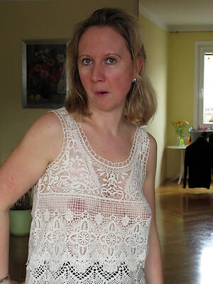 British erotic grown-up lady shows off everything