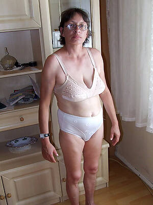 busty mature british housewives porn pictures