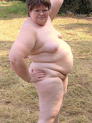 older thick women posing nude